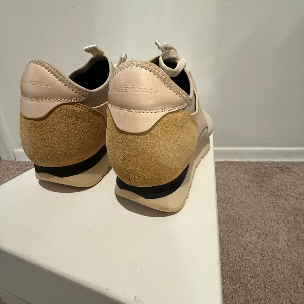 Balenciaga Women’s Cream Sneakers - Picture 5 of 8